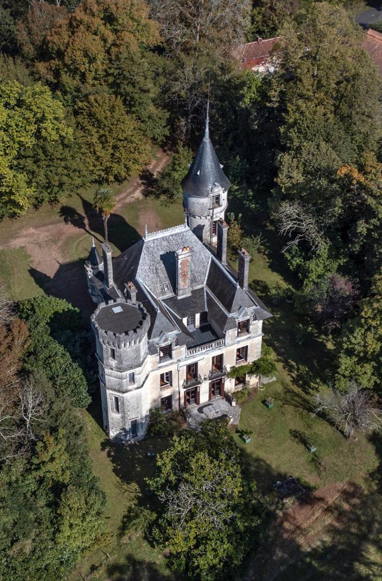 Chateau De Puymoger Bed & Breakfast Javerlhac-et-la-Chapelle-Saint-Robert Exterior photo